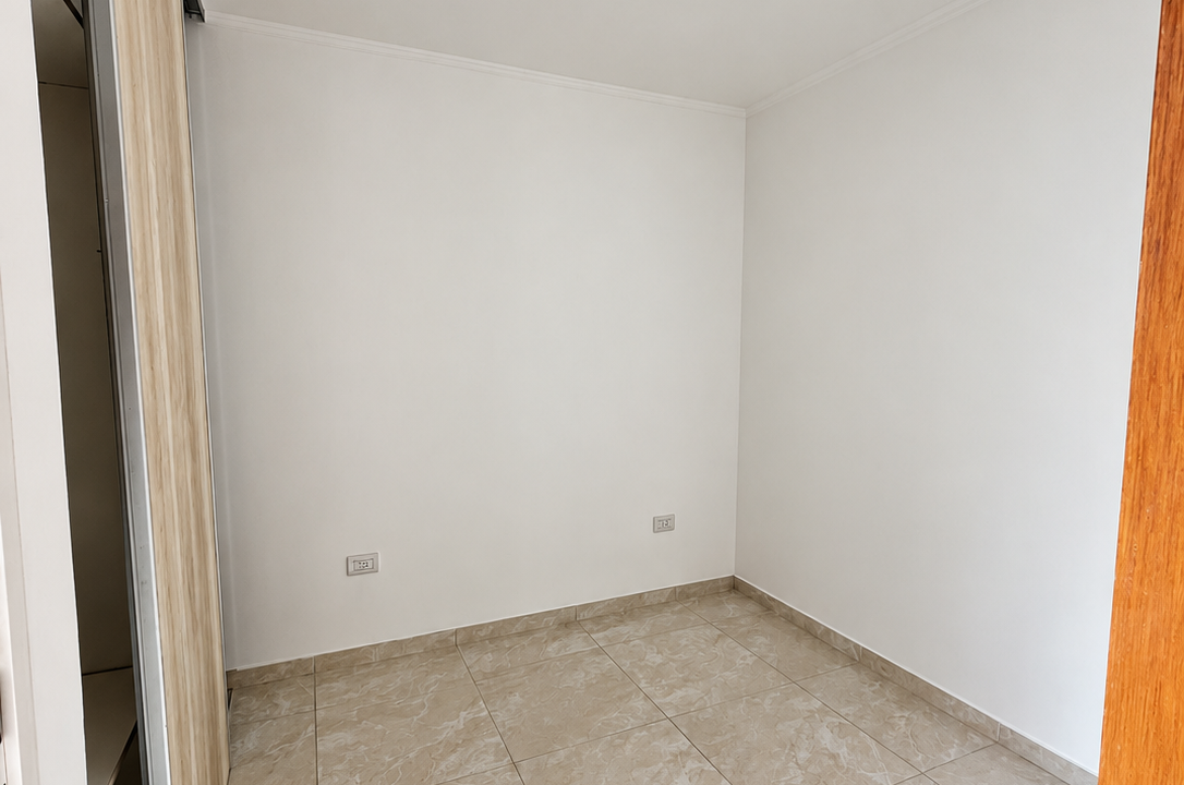 Habitación minimalista con piso de mármol